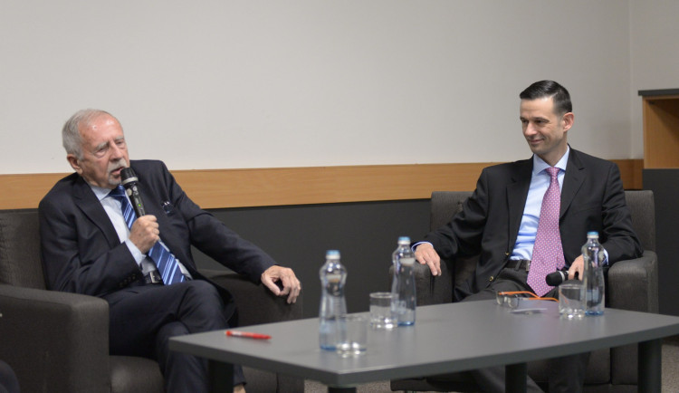 Napíšu Pavlovi, hrozí senátorům ombudsman Křeček kvůli předčasným důchodům