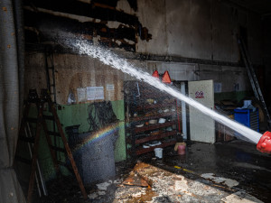 Hasiči uchránili v hradeckých Svinarech majetek za pět milionů