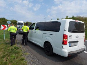 Policie se na D11 zaměřila na řidiče. Za pět hodin padlo téměř 50 pokut