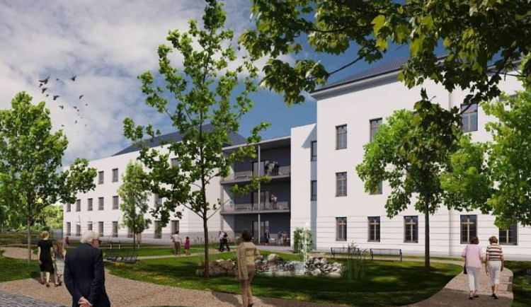 Stavba domova seniorů SeneCura v Jičíně dál stojí. Stavební firma je v úpadku