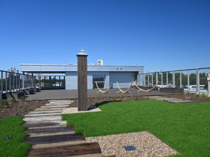 Hradecká Úprkova škola má nové moderní učebny i zelenou střechu