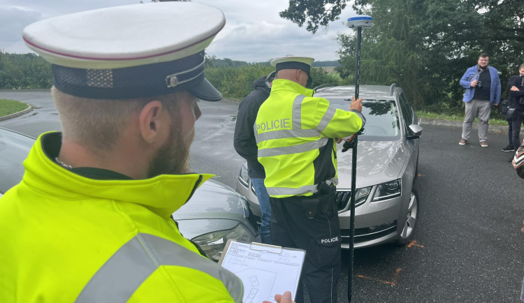Policie má nové přístroje na dokumentaci dopravních nehod. Ušetří zhruba polovinu času