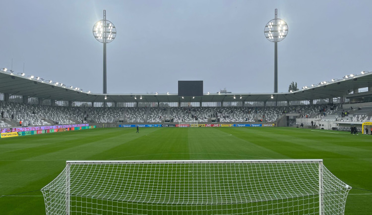 PROGRAM: V Hradci Králové se otevře nový stadion. Lidé mohou využít MHD zdarma