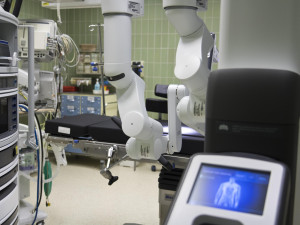 Fakultní nemocnice Hradec Králové pořídila za 70 milionů druhého operačního robota