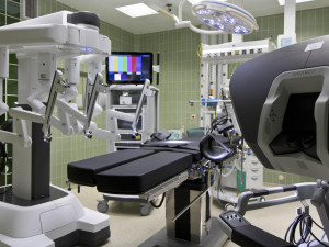 Fakultní nemocnice Hradec Králové pořídila za 70 milionů druhého operačního robota