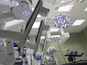 Fakultní nemocnice Hradec Králové pořídila za 70 milionů druhého operačního robota