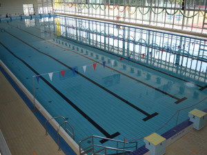 Krytý bazén v Hradci Králové se vrací do klasického režimu. K dispozici bude i ranní plavání