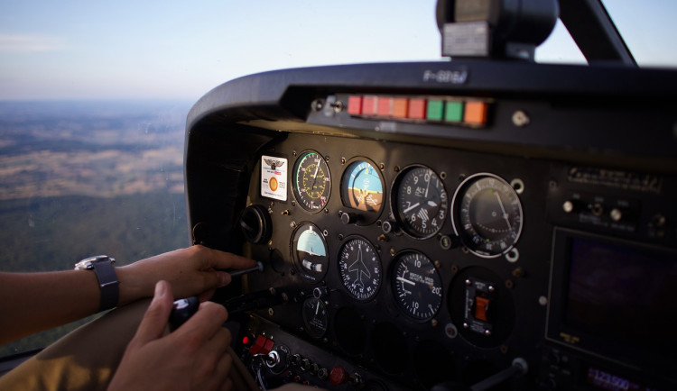 Noční létání ve hře není, hájí se zájemce o provozování letiště v Jičíně. Proti petici se ohradil