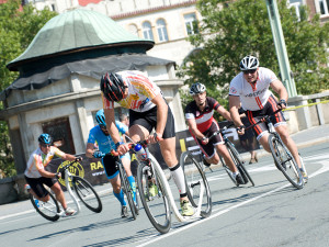 Cyklozávody v Hradci Králové uzavřou v neděli náměstí i část Gočárovy třídy