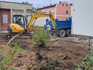 Azylový dům a ubytovna ve Dvoře Králové prochází rekonstrukcí. Hotovo bude za rok