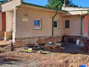 Azylový dům a ubytovna ve Dvoře Králové prochází rekonstrukcí. Hotovo bude za rok