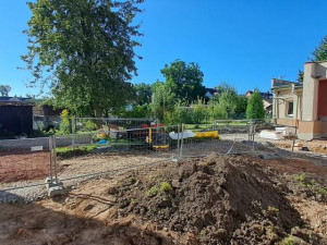 Azylový dům a ubytovna ve Dvoře Králové prochází rekonstrukcí. Hotovo bude za rok