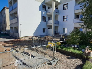 Azylový dům a ubytovna ve Dvoře Králové prochází rekonstrukcí. Hotovo bude za rok