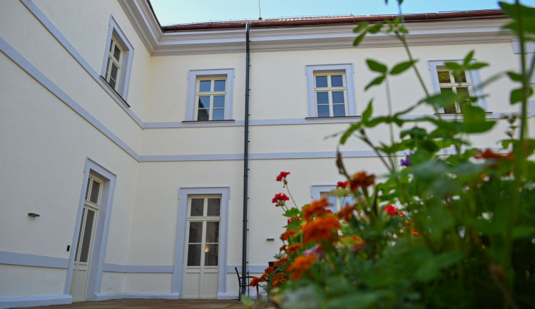 Po 15 letech skončila obnova kláštera v Nové Pace. Nově tu vzniklo komunitní centrum a denní stacionář