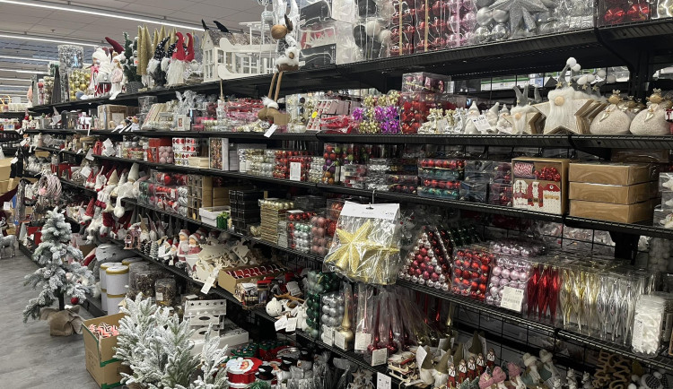 ANKETA: Hradecké obchody už nabízí vánoční zboží. Do Vánoc přitom zbývá přes tři měsíce