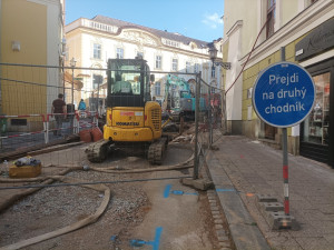 Hradeckým Kopečkem neprojedou auta ještě dva měsíce