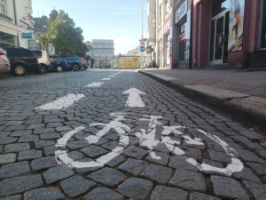 Parkovací místa v centru Hradce Králové ustoupila pruhu pro cyklisty