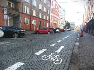 Parkovací místa v centru Hradce Králové ustoupila pruhu pro cyklisty
