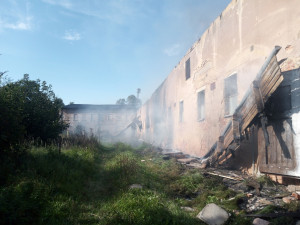 Škoda po požáru kravína na Broumovsku se šplhá přes dvacet milionů