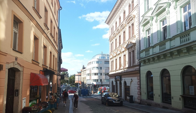 Hradeckým Kopečkem neprojedou auta ještě dva měsíce