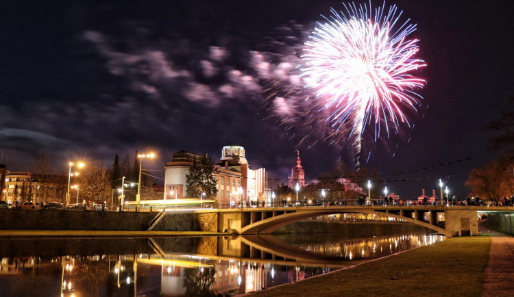 ANKETA: Ohňostroj v Hradci Králové 1. ledna nahradí dražší videomapping. Opozici se to nelíbí