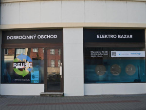 V Hradci Králové otevřel první re-use bazar. Oproti sběrným místům přijímá i elektrospotřebiče