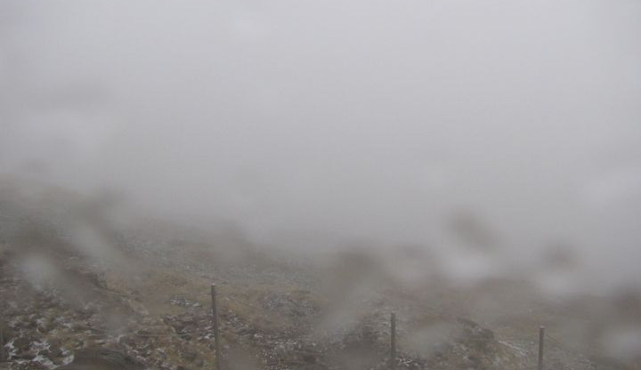 Na Sněžce meteorologové zaznamenali první sněžení nadcházející zimy