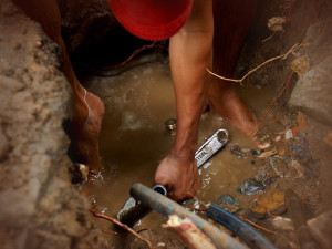 Vodohospodářskou síť v kraji ucpávají odpadky. Zbytky z kuchyně ani hygienické potřeby do WC nepatří