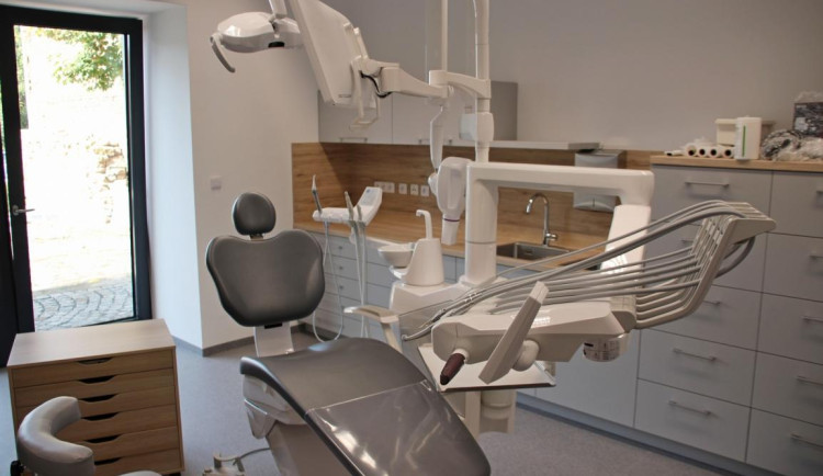 Radnici ve Dvoře Králové se podařilo najít zubařku. Sloužit bude až 700 pacientům