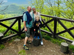 Po návratu z lyžování si mladá žena myslela, že má namoženou ruku. Z bolesti se vyklubala rakovina prsu