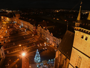 Vánoční strom v Hradci Králové se rozsvítí 3. prosince. Trhy začnou o týden později