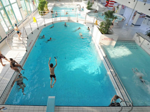 Hradecké aquacentrum chce během prázdnin nalákat děti. Nabídne plavání zdarma