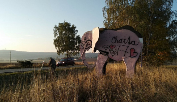 Slon se k silnici u Trutnova nevrátí. Místní si odhlasovali projekt bezbariérového přístupu do podloubí