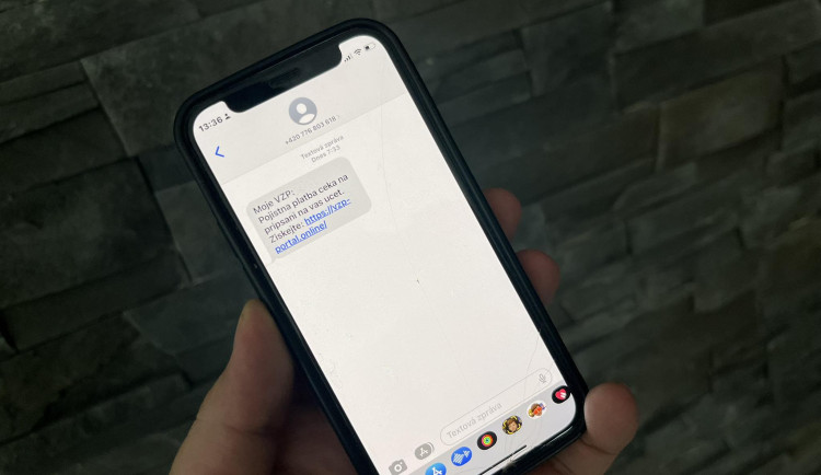 VZP varuje před podvodnými SMS zprávami. Lákají na výplatu peněz