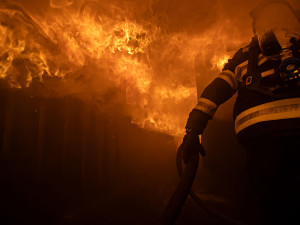 Krajští hasiči si na vlastní kůži zkusili ohnivé peklo v uzavřeném kontejneru