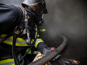 Krajští hasiči si na vlastní kůži zkusili, jak vypadá ohnivé peklo v uzavřeném kontejneru