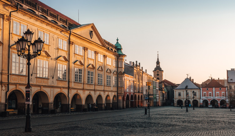 V Jičíně dojde ke změně parkovacího systému. Radnice chce dostat auta z centra města.