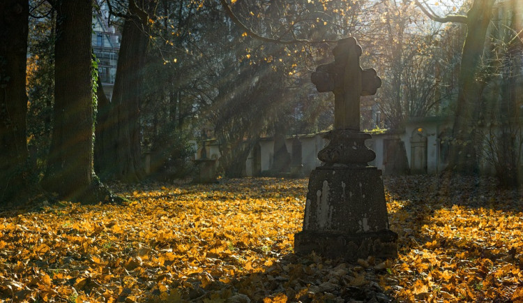 Hradecké hřbitovy budou i v digitální podobě, usnadní najít hrobové místo i předky