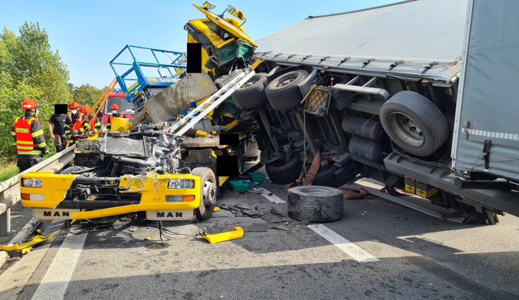 16007029860262-60-kamion-nehoda-d13