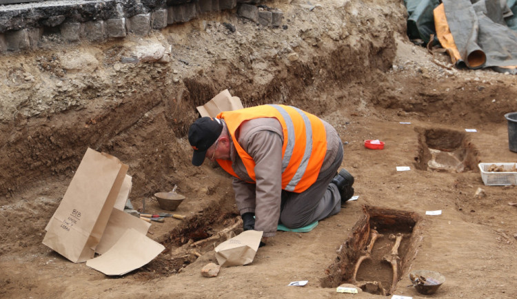 Germánské sídliště u Sadové na Hradecku tvořily dvorce i ulice, tvrdí archeologové z D35
