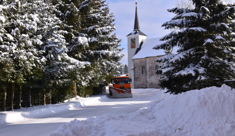 Silničáři v hradeckém kraji v zimě opět rozšíří počet udržovaných silnic