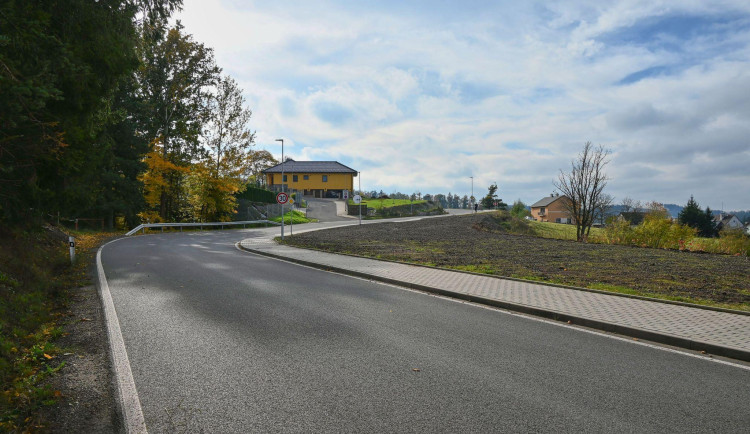 Po dvouleté rekonstrukci se mohou řidiči vrátit na silnici mezi obcemi Jizbice a Náchod