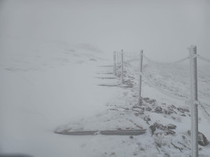 V Krkonoších napadlo 15 centimetrů sněhu, silný vítr zastavil lanovku na Sněžku
