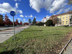 Hradec Králové přebuduje prostor vedle křižovatky Koruna. Dopravu zatím řešit nebude