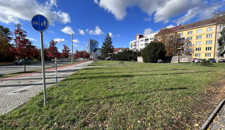 Hradec Králové přebuduje prostor vedle křižovatky Koruna. Dopravu zatím řešit nebude