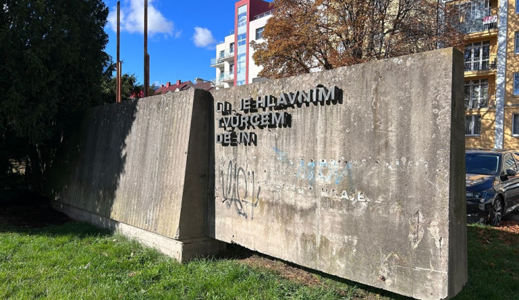 Hradec bude mít architektonickou soutěž na ulici s komunistickým monumentem