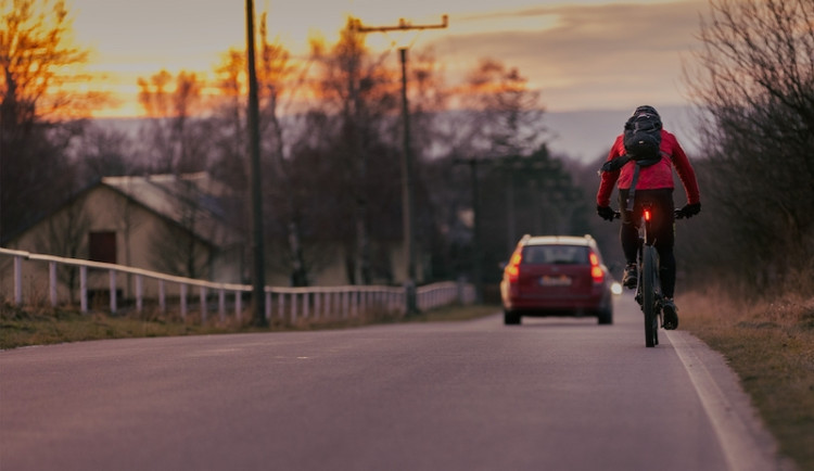 Vidět a být viděn. Ostatní účastníci silničního provozu mohou cyklisty snadno přehlédnout