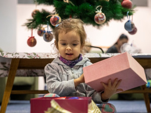 Začala vánoční sbírka Krabice od bot. Udělejte radost dětem i na Hradecku