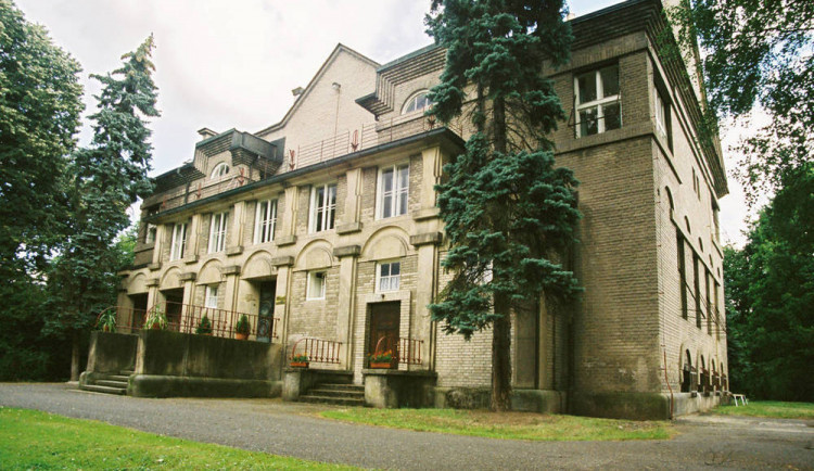 size3-16189890809827-207-vila-cerych-v-ceska-skalici-je-na-prodej-novy-majitel-bude-muset-pokracovat-v-provozovani-kulturniho