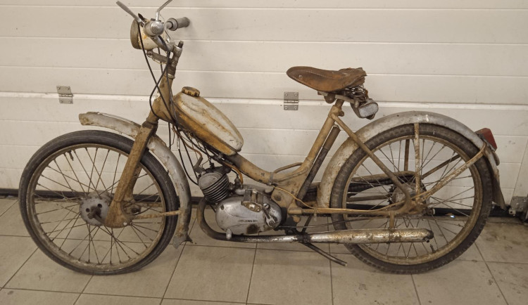 Trojice mužů kradla auta i motorky. Nejmladšímu z nich hrozí pět let ve vězení